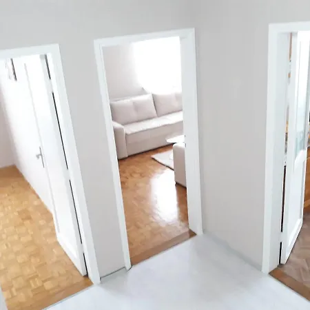 Jezero Apartment *